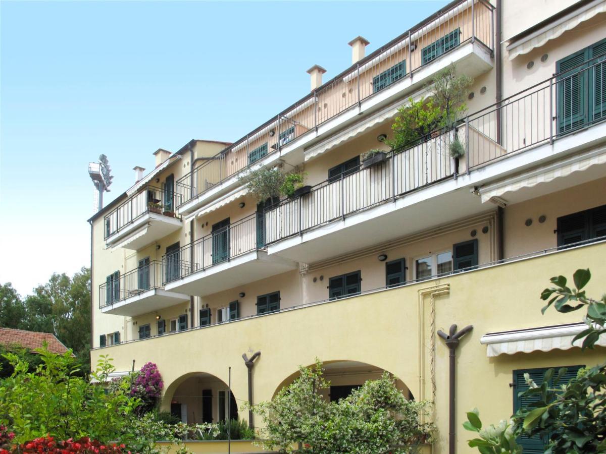 Apartment Cala Azzurra - Imp312 By Interhome Imperia Exterior foto