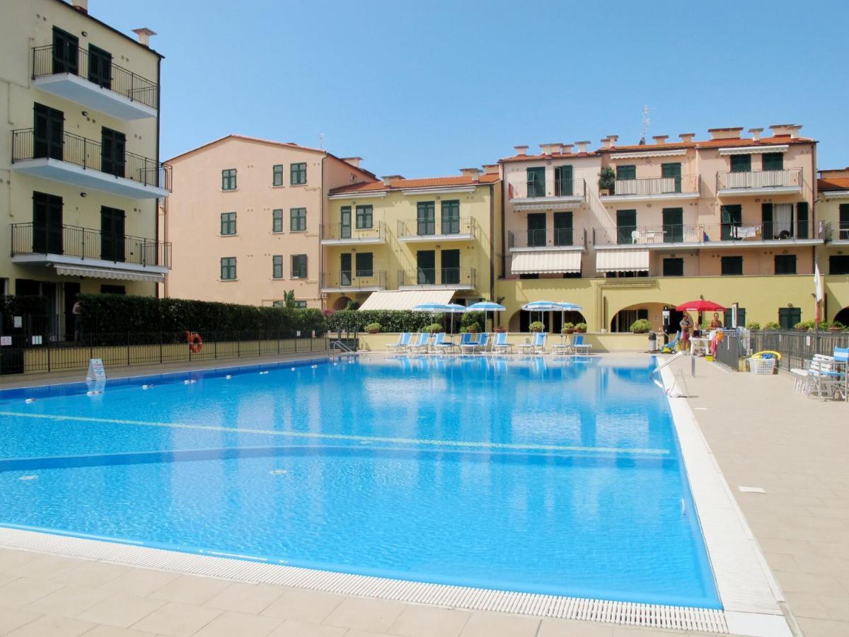 Apartment Cala Azzurra - Imp312 By Interhome Imperia Exterior foto